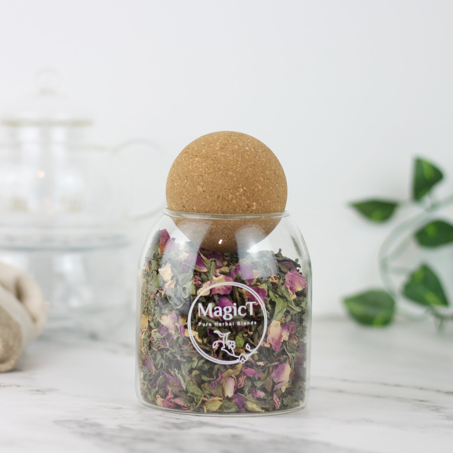 Daily Energizer : Green tea, Peppermint, Rose petal, Cardamom, Ginger, Cinnamon, Lemon balm